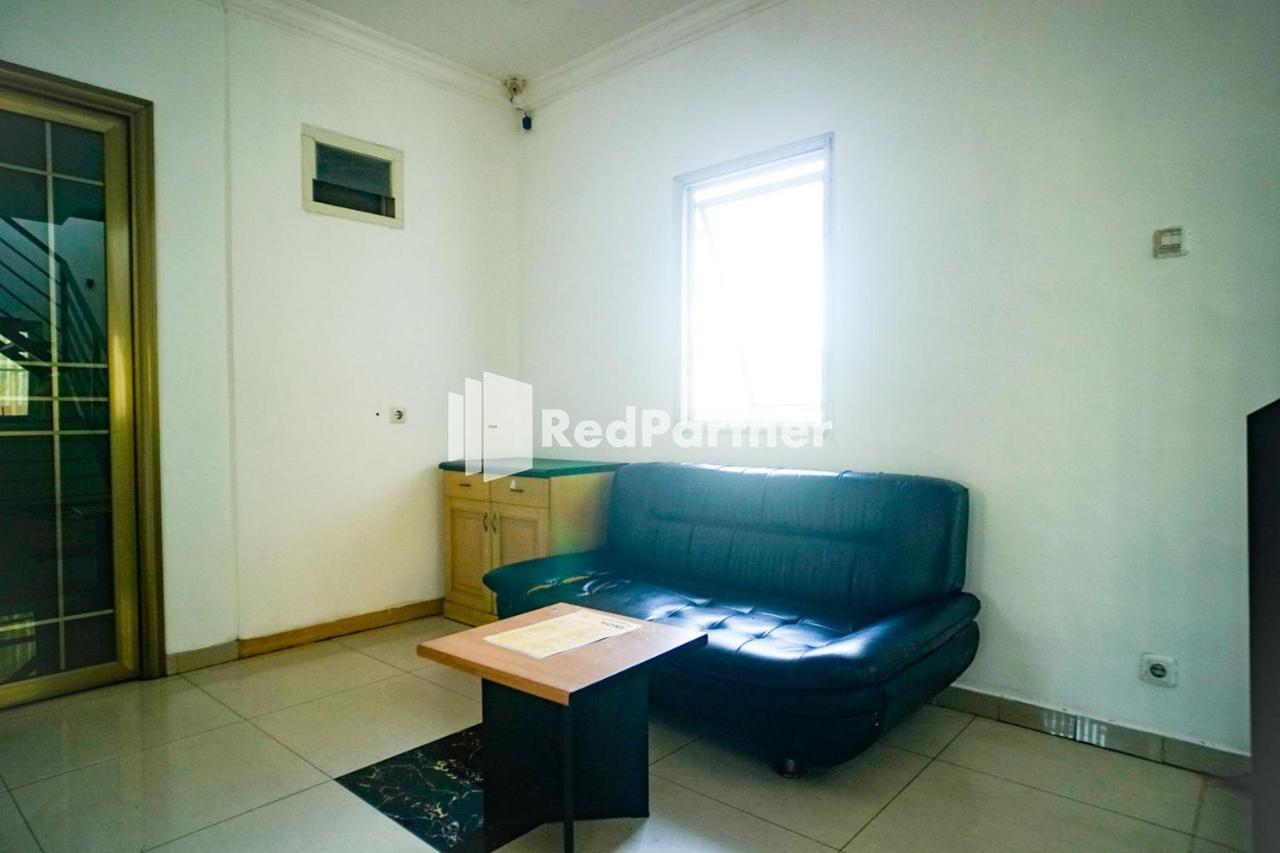 Hoki Homestay Redpartner Surabaia Exterior foto