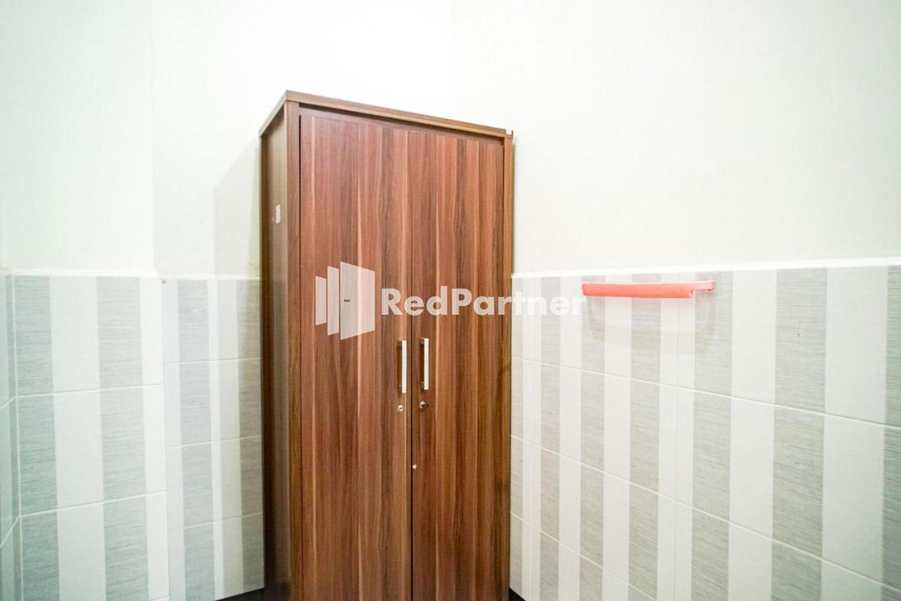 Hoki Homestay Redpartner Surabaia Exterior foto