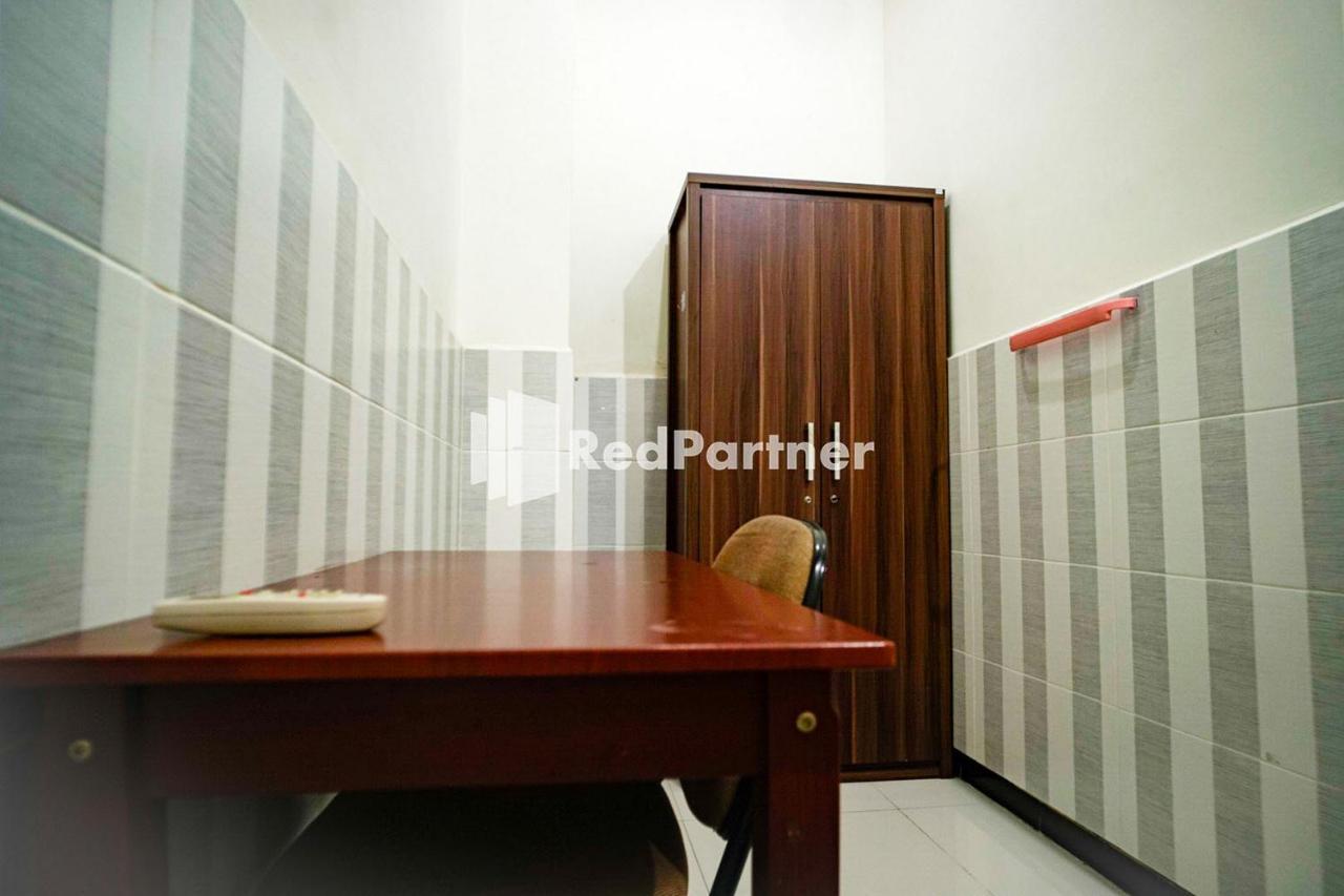 Hoki Homestay Redpartner Surabaia Exterior foto