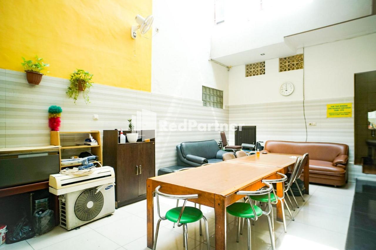 Hoki Homestay Redpartner Surabaia Exterior foto