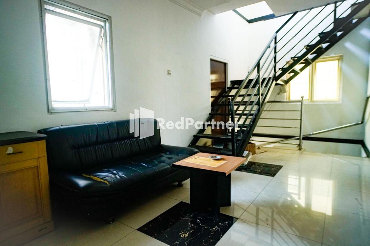 Hoki Homestay Redpartner Surabaia Exterior foto
