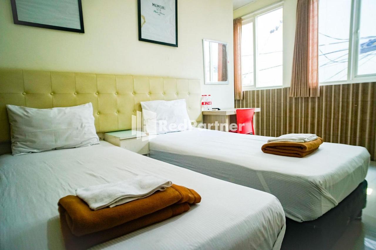 Hoki Homestay Redpartner Surabaia Exterior foto