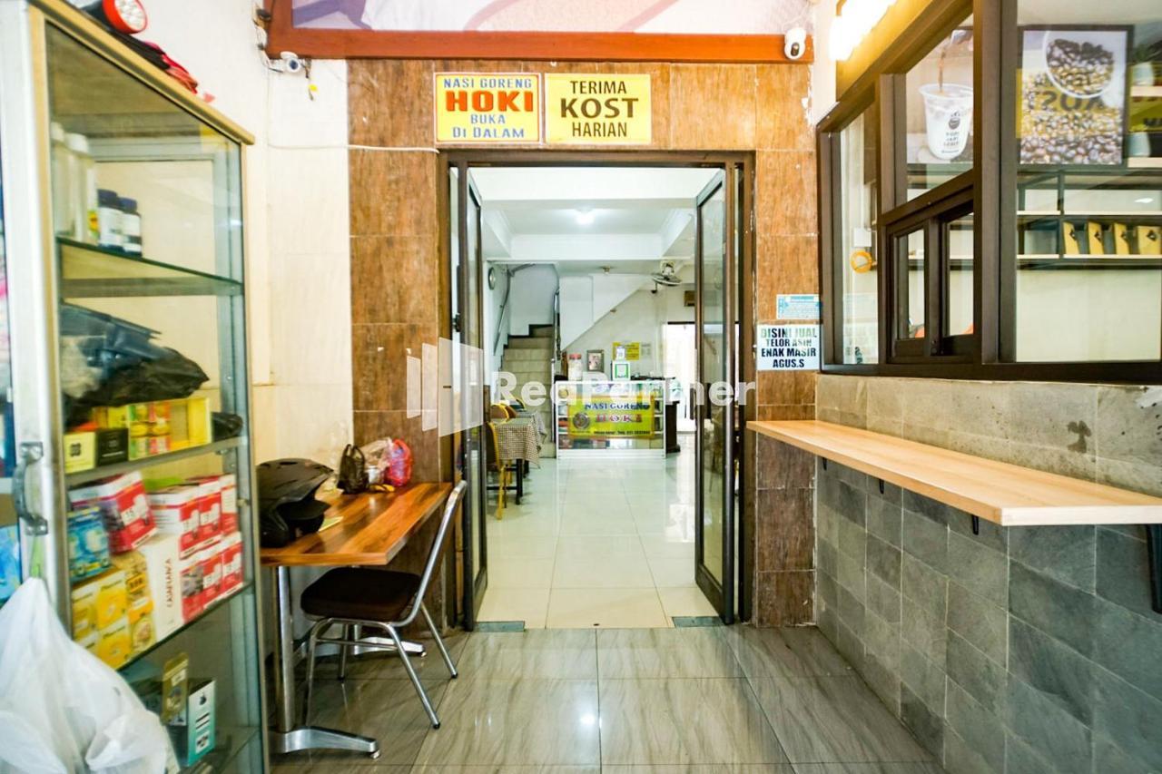 Hoki Homestay Redpartner Surabaia Exterior foto